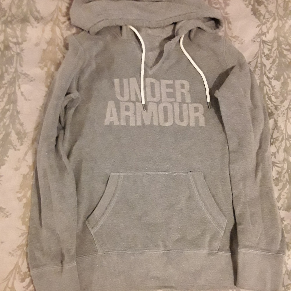 XS Under Armour Hoodie